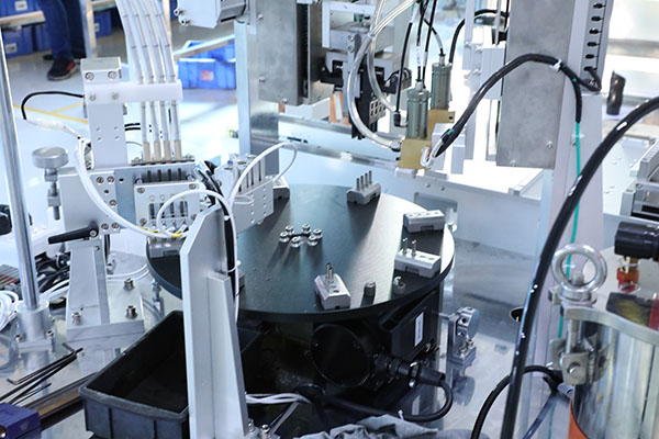 全自動(dòng)三軸點(diǎn)膠機(jī)廠家