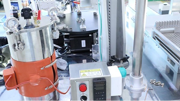 東莞半自動(dòng)點(diǎn)膠機(jī)