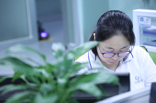 深圳全自動(dòng)點(diǎn)膠機(jī)廠家