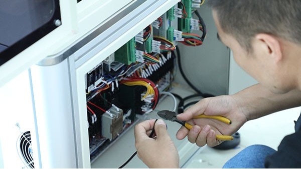 成都全自動(dòng)點(diǎn)膠機(jī)