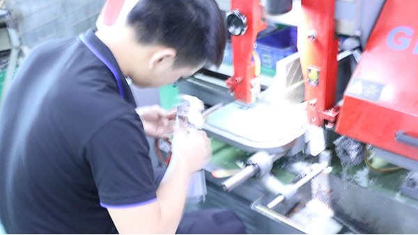 半自動(dòng)點(diǎn)膠機(jī)價(jià)格