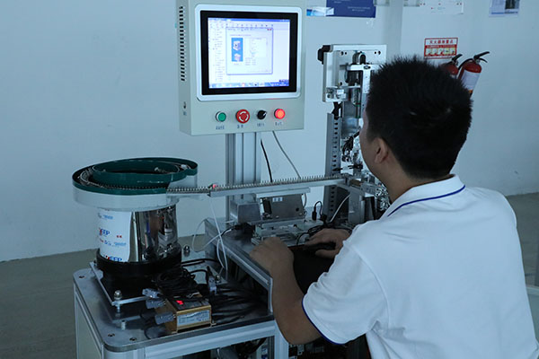 深圳桌面點(diǎn)膠機(jī)廠家