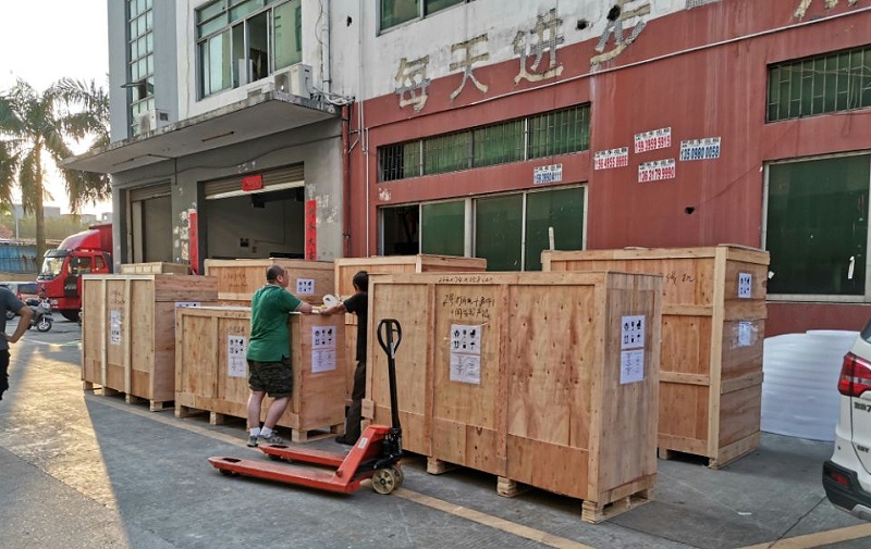 口罩機(jī)出貨場景