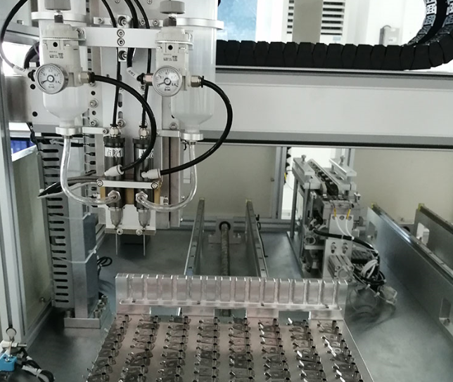 全自動點膠機局部圖