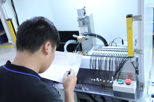 深圳雙組份螺桿閥點(diǎn)膠機(jī)