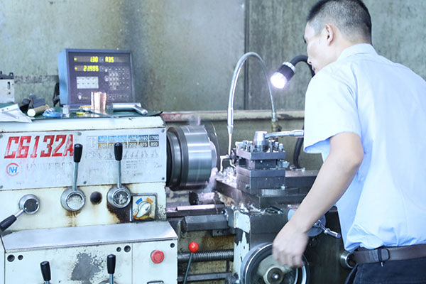 汽車(chē)部件密封點(diǎn)膠機(jī)廠家